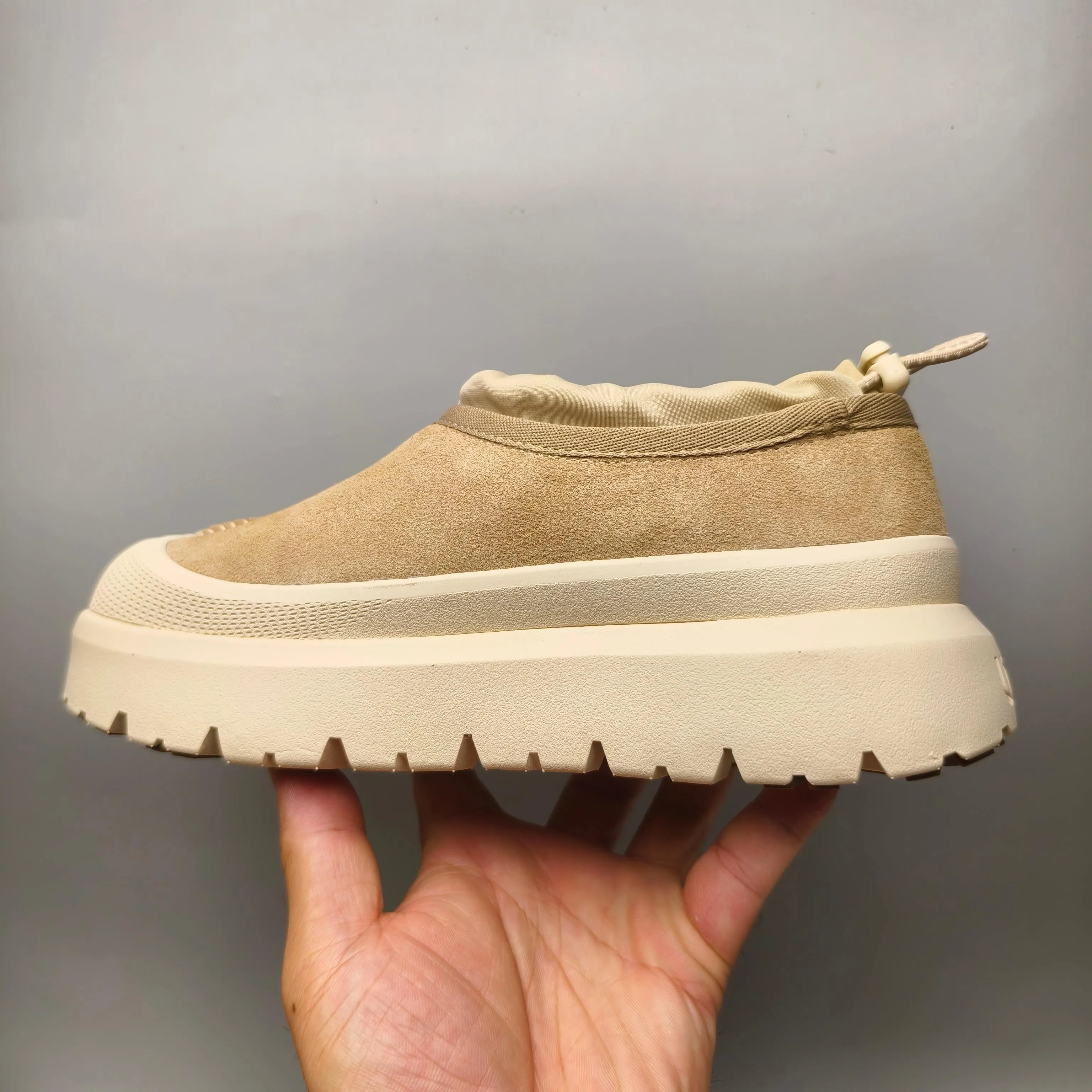 💰520 UGG sheepskin all-in-one snow boots 4096 slip-on casual trendy shoes for men and women Color: white red black blue yellow light gray dark gray green sand black gray matching sizes: 35-46